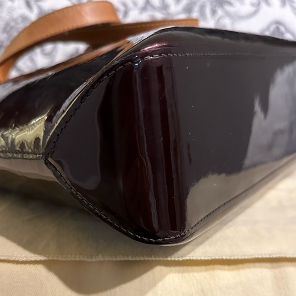 Authentic Louis Vuitton Vernis Tote bag - Picture 6 of 14
